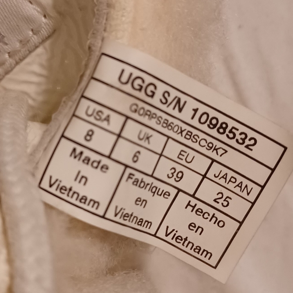 UGGS ADIRONDACK - Picture 3 of 16